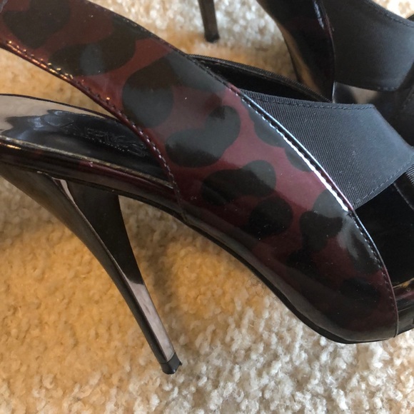 Burgundy animal print sandals - Picture 3 of 5